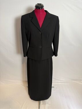 Tahari ASL Skirt Suit Woman's Size 10P Black 2-Piece Set Blazer & Skirt